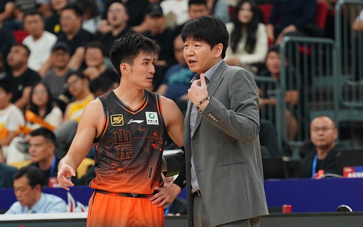 CBA山东队18人名单出炉!引进陈林坚,刘毅续约1年,4人上一队